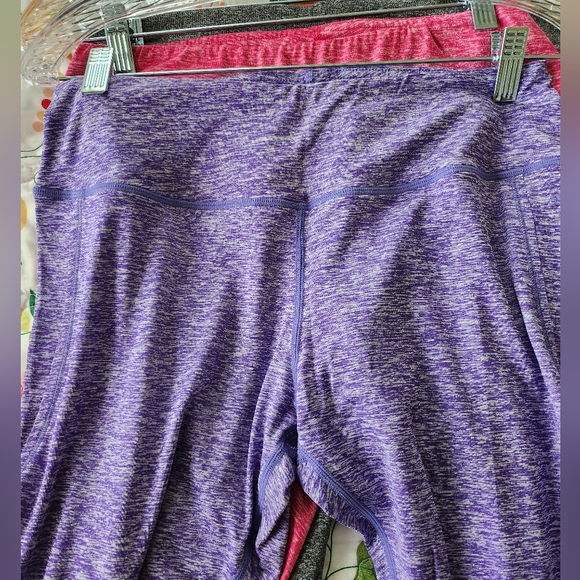 Three-fer! 3 pairs capri-length leggings size XL & 1X - Picture 5 of 5